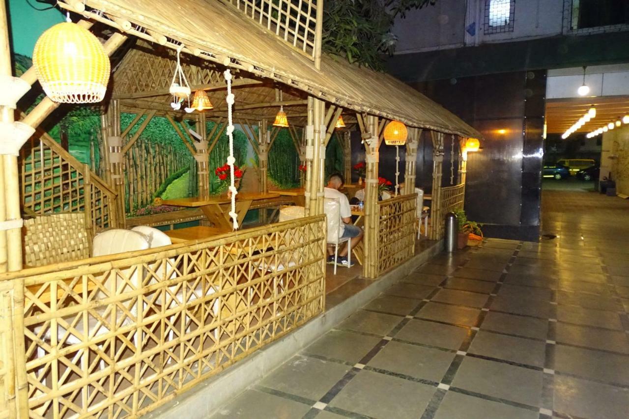 Sunshine Backpackers, Airport Vandrarhem Mumbai Exteriör bild
