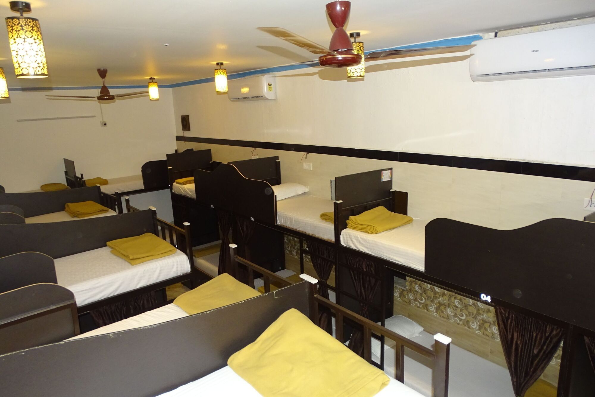 Sunshine Backpackers, Airport Vandrarhem Mumbai Exteriör bild
